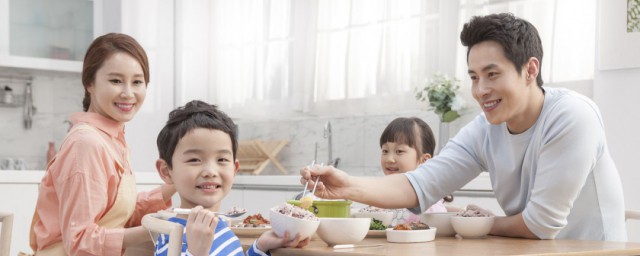 關於吃飯的句子 人活著是為吃飯穿衣