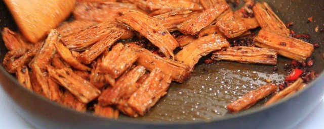 爆炒辣條怎麼做 需要什麼材料呢