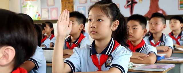 小孩讀書怎麼樣的坐姿才正確 小孩讀書怎麼做