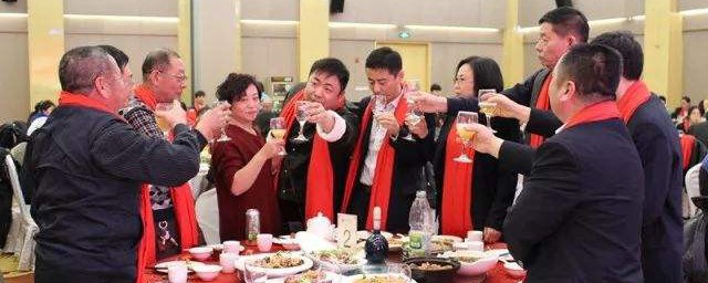 公司年會祝酒詞開場白簡短 公司年會祝酒詞范文