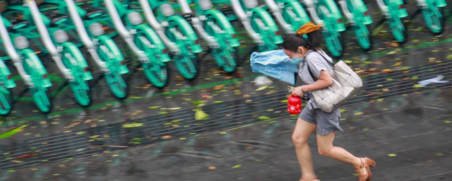 下雨睡覺說說心情短語 適合下雨天的說說