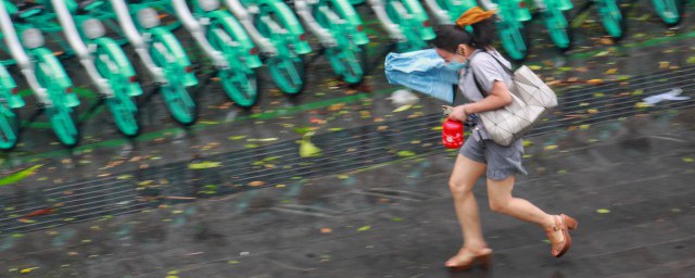 秋雨降溫瞭關心的句子 表達秋雨降溫的說說