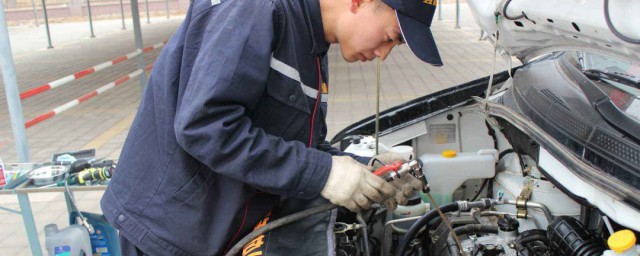 汽車搭電的正確方法 怎麼給汽車搭電