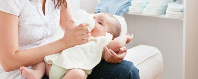 寶寶斷奶怎樣做 如何給寶寶斷奶