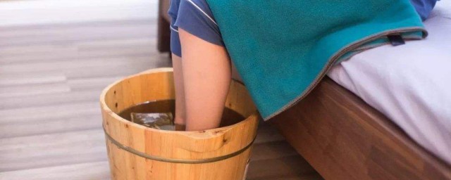 泡腳放鹽有什麼好處 這些好處你都知道嗎