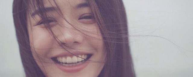 如何逗女孩子開心 逗女孩子開心的方法