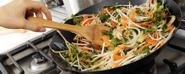炒菜甜瞭怎麼處理 炒菜時糖放多瞭怎麼挽救