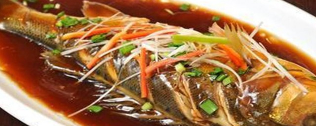紅燒小鱸魚的傢常做法 具體制作的步驟有哪些