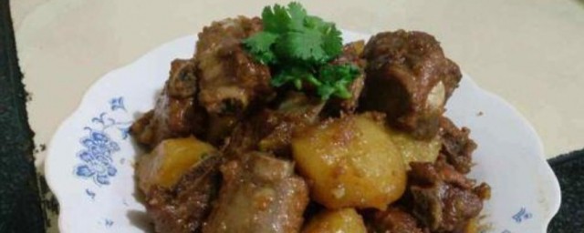 排骨燉土豆怎麼做好吃 排骨燉土豆的做法