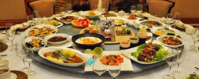 邀請領導吃飯經典短信 邀請領導吃飯應該怎麼說呢