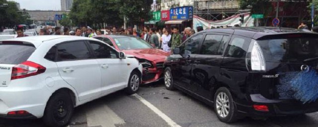 撞車後逃逸怎麼處理 涉嫌交通肇事罪