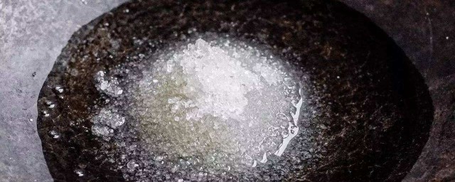 熬化白糖的小妙招 這樣做加快瞭白糖的融化