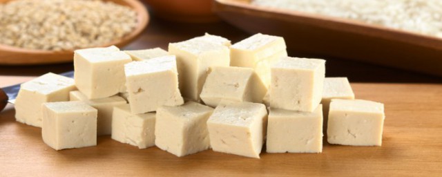白菜燉凍豆腐的做法 白菜燉凍豆腐的做法介紹