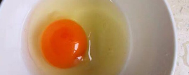 水煮荷包蛋怎麼做不散 水煮荷包蛋不散的做法