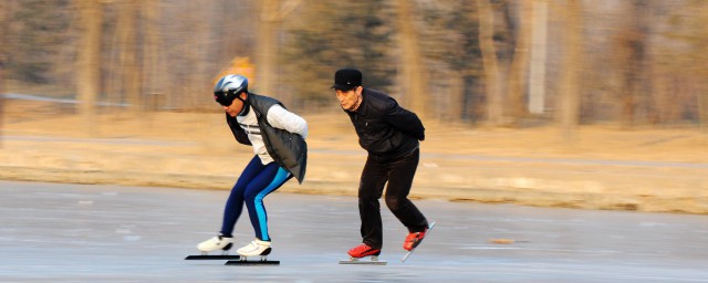 滑冰的技巧方法 滑冰技巧方法詳解