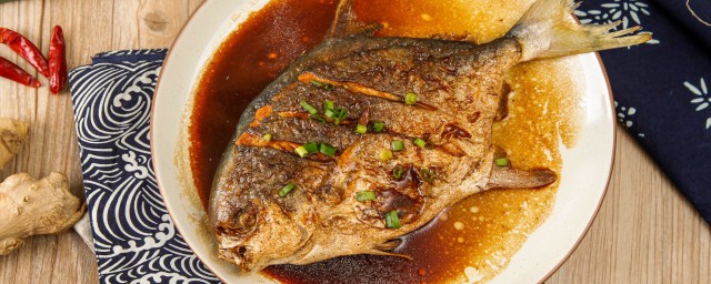 清蒸金鯧魚的傢常做法 清蒸金鯧魚的傢常做法簡述