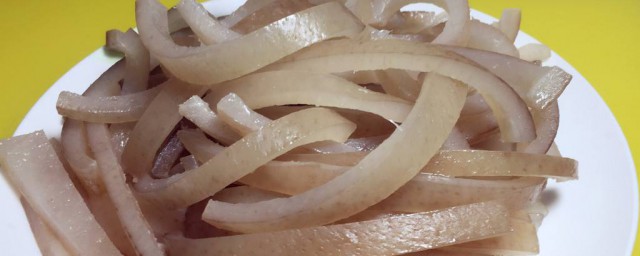 豬皮熟瞭怎麼做 熟炒豬皮的做法
