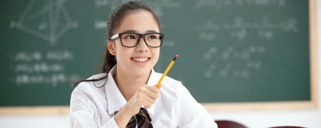 出淤泥而不染的下句是什麼 古詩出淤泥而不染後面是什麼