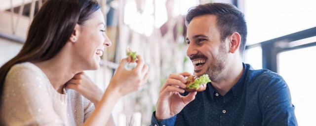 與女孩子聊天第一句話 和 女孩聊天第一句話說什麼