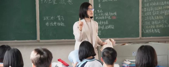 山色空蒙雨亦奇的上一句 山色空蒙雨亦奇的上一句是水光瀲灩晴方好