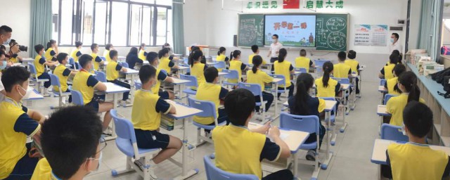 南朝四百八十寺多少樓臺煙雨中翻譯 這句詩的含義