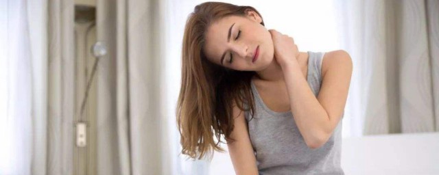 睡落枕瞭脖子疼怎麼辦 睡落枕瞭解決辦法