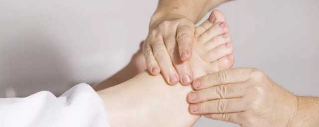 腳涼是什麼原因怎麼辦 腳涼的原因有哪些如何解決