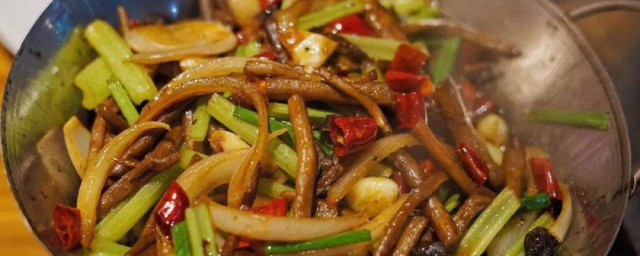 幹鍋茶樹菇的做法 具體操作步驟