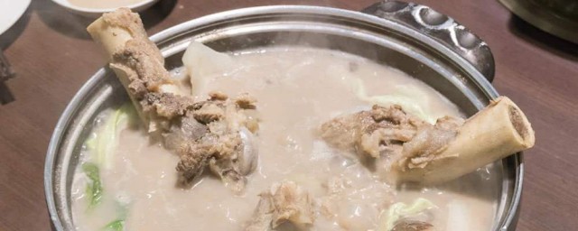 怎麼燉大骨頭湯好喝 大骨頭湯的做法