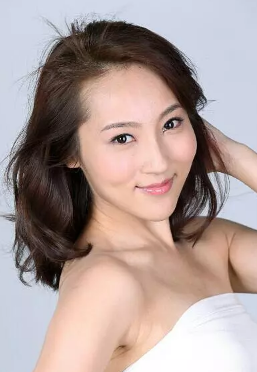 曹越 Leni Cao 