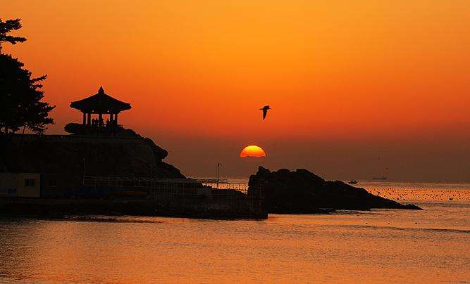 松亭海水浴場 Songjeong Seaside Bath 