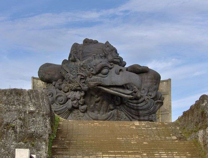 神鷹廣場 Garuda Wisnu Kencana 