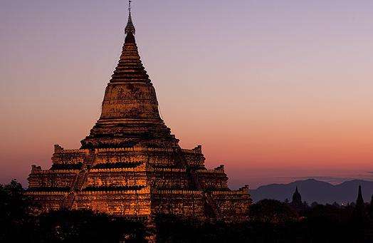 瑞山陀塔 Shwesandaw Pagoda 