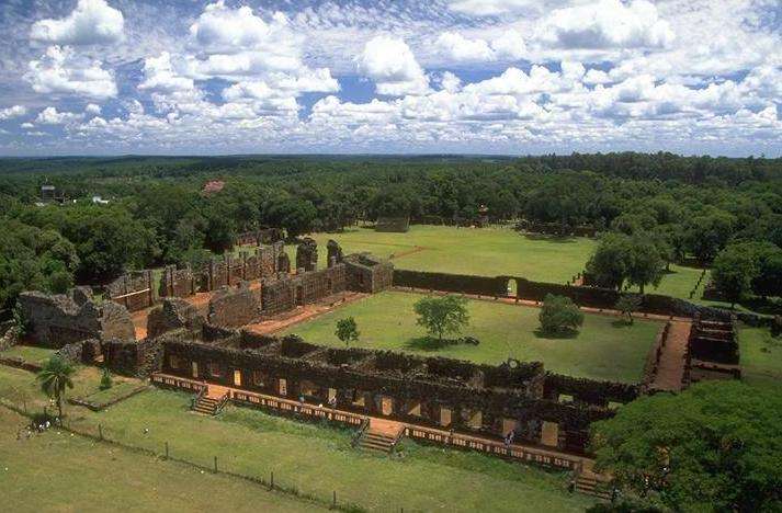 瓜拉尼人聚居地的耶穌會傳教區 Jesuit Missions of the Guaranis 