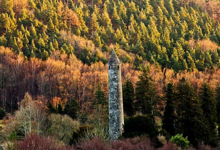 格蘭達洛圓塔 Glendalough Round Tower 