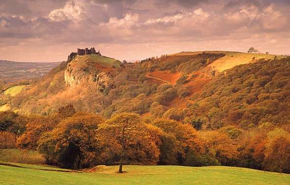 卡雷格肯南城堡 Carreg Cennen Castle 