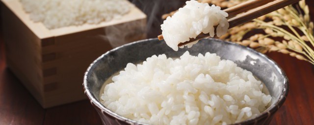 冰箱剩米飯怎樣做簡單健康又好吃 怎樣做冰箱剩米飯好吃