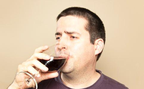男性喝酒太多會出現什麼疾病