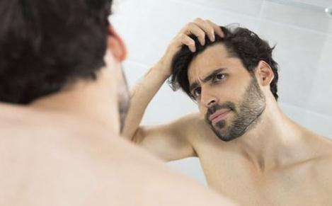 導致男性頭皮屑增多的原因