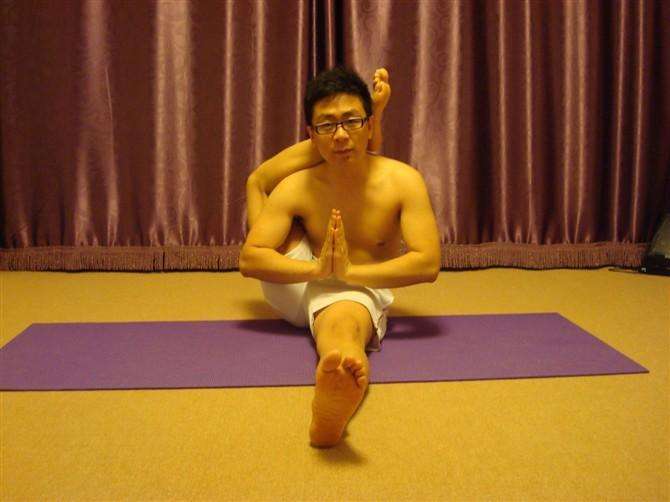 男性練習瑜伽要避免這些誤區