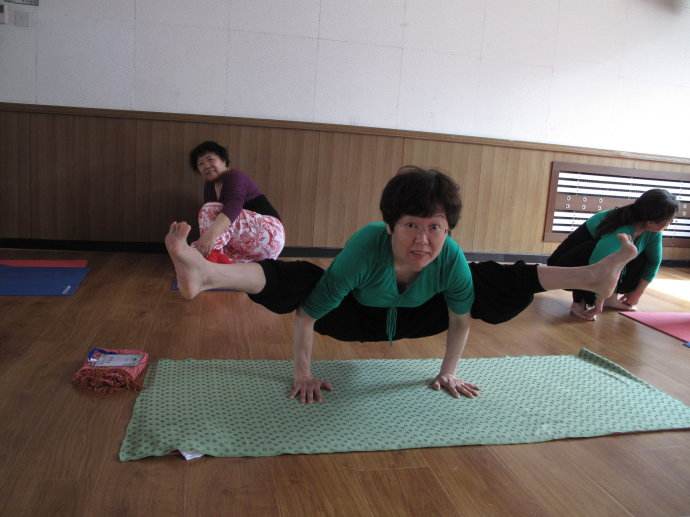 女性夏季練習瑜伽的養生功效