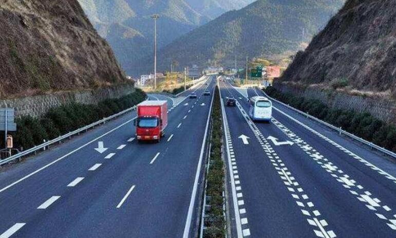 在高速公路上倒車會扣分嗎