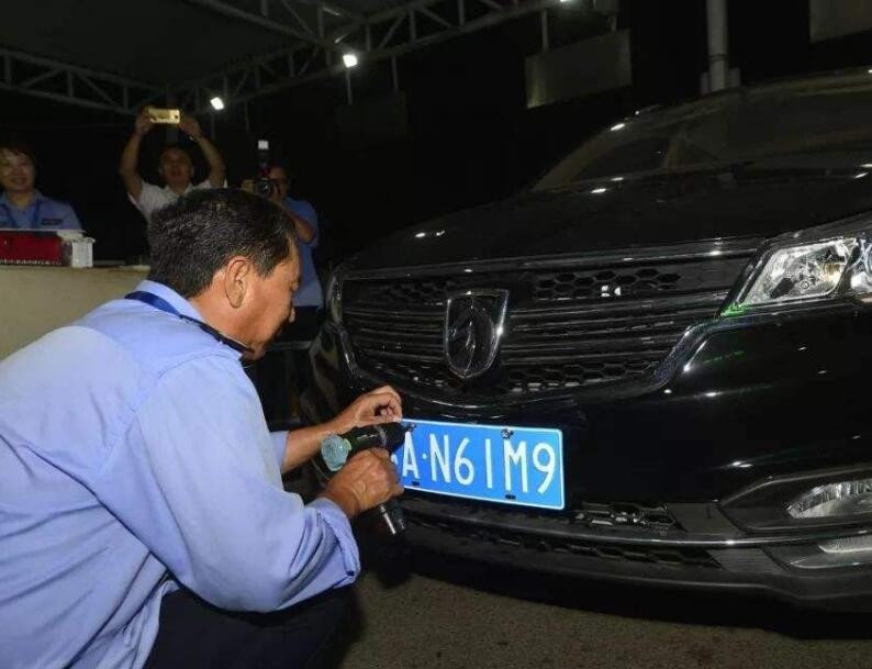 車牌照怎麼安裝