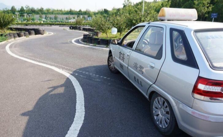 科目二離合器和剎車怎麼配合