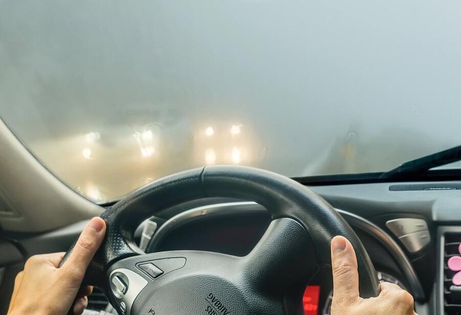 車裡怎麼除霧