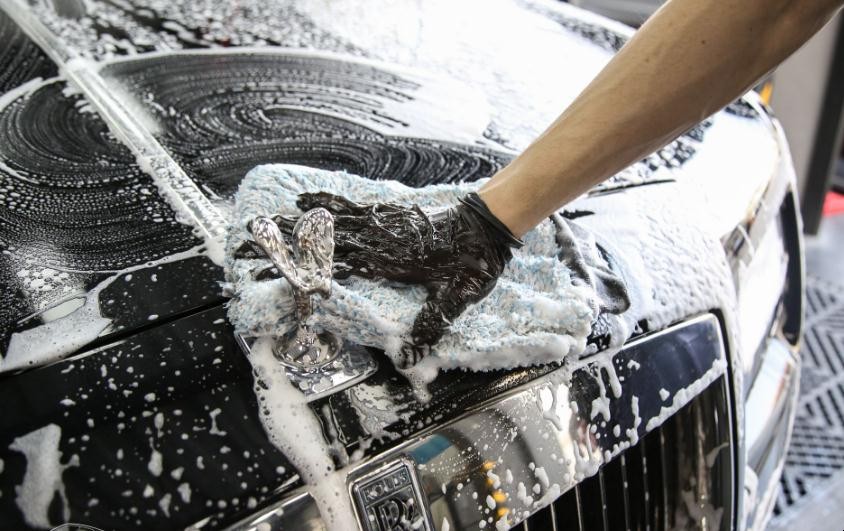 如何自己清洗汽車