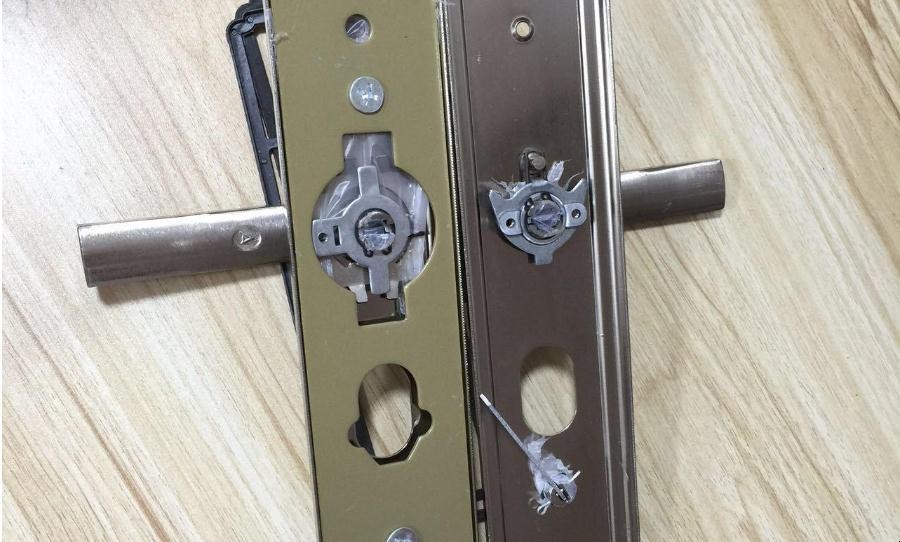 防盜門把手斷瞭怎麼換