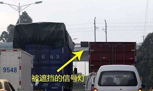 跟在大車後面闖紅燈瞭怎麼辦