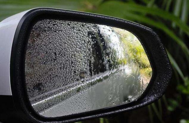 下雨天如何讓後視鏡不沾水