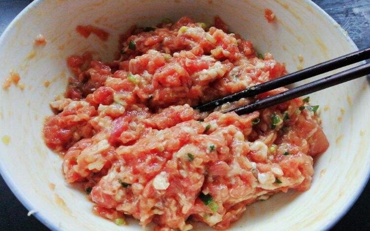 打肉餡可以放面粉嗎